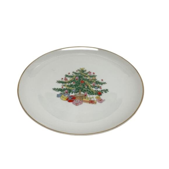 Vintage Macys Christmas Tree Gold Trim Appetizer Dessert Holiday Plate 1985 - Picture 2 of 3